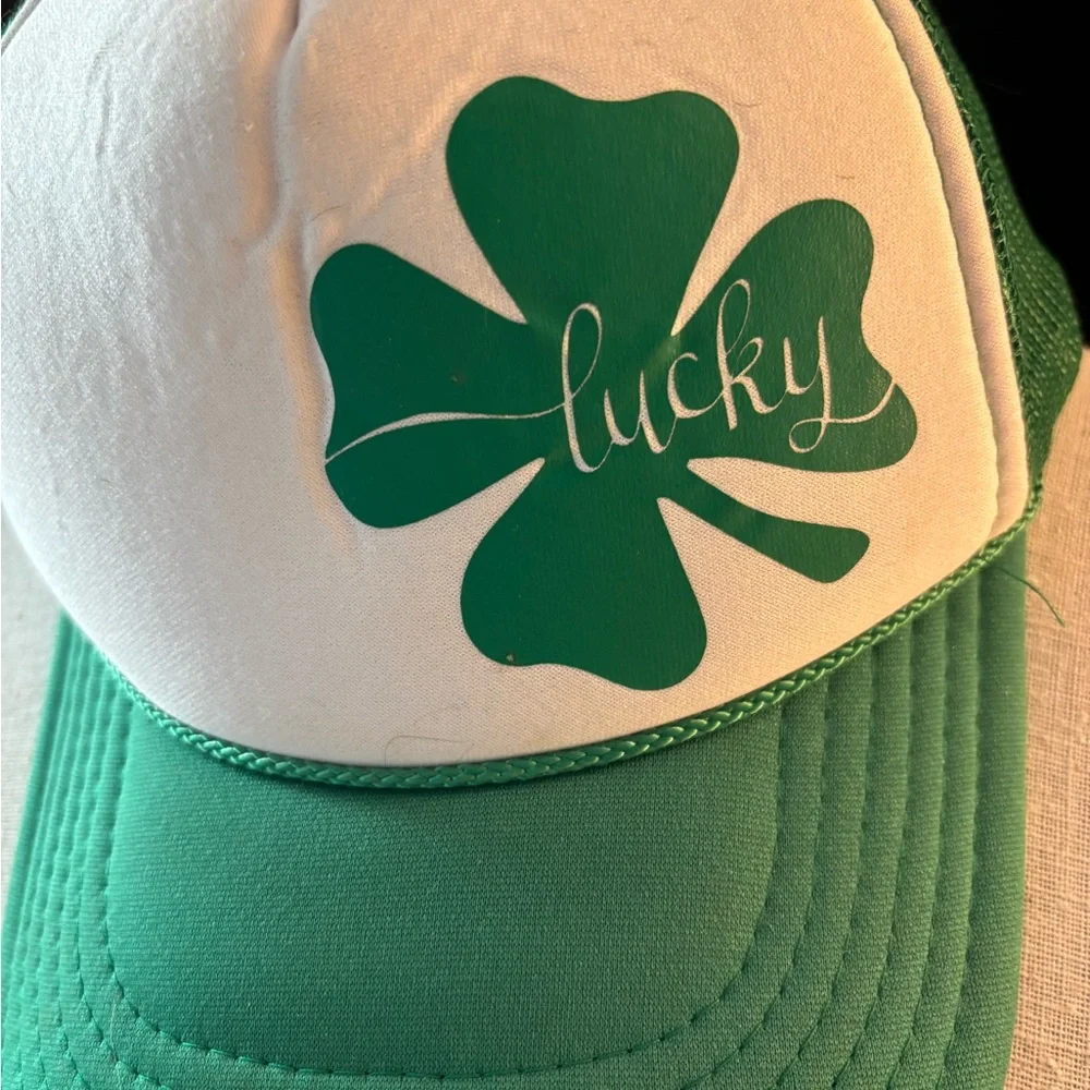 Lucky Green and‎ White Clover Hat